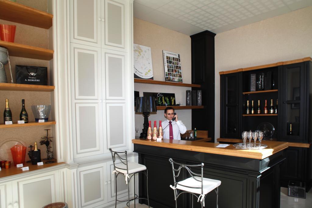 Champagne Andre Bergere & Suites Épernay Quarto foto